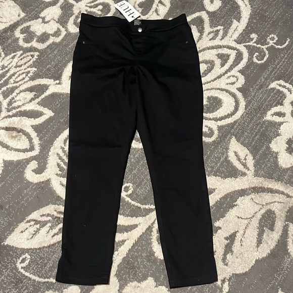Hue leggings. Size small. Black. New. Stretchy. - Picture 1 of 4